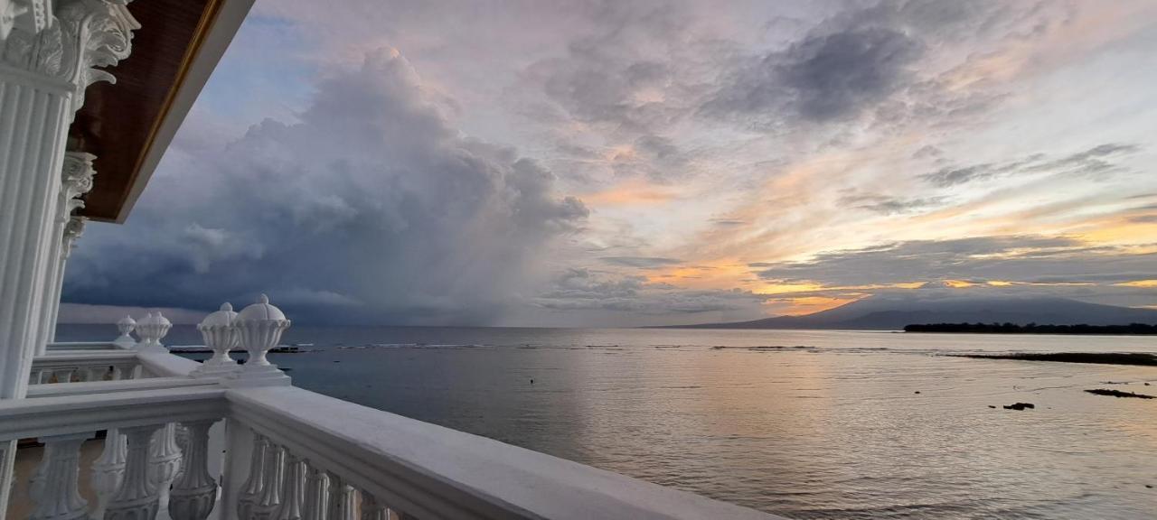Gili Beachfront Suites Gili Trawangan Luaran gambar